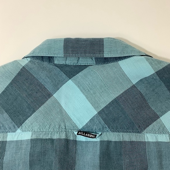 Billabong plaid shirt sleeve button up size medium EUC - Picture 4 of 11